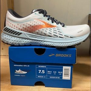 Women’s brooks adrenaline size 7.5 brand New!